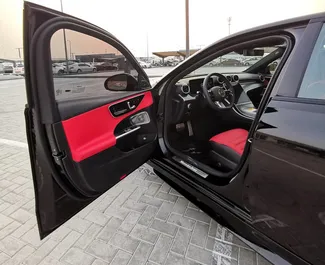 Vermietung Mercedes-Benz C-Class. Komfort, Premium Fahrzeug zur Miete in VAE ✓ Kaution Einzahlung von 2500 AED ✓ Versicherungsoptionen KFZ-HV.