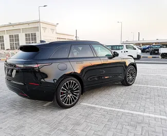 Mietwagen Land Rover Range Rover Velar 2024 in VAE, mit Benzin-Kraftstoff und 250 PS ➤ Ab 600 AED pro Tag.