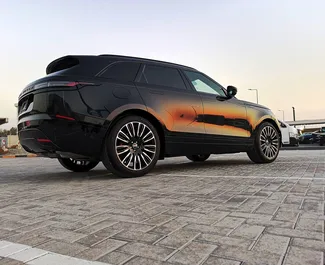 Vermietung Land Rover Range Rover Velar. Komfort, Premium, Crossover Fahrzeug zur Miete in VAE ✓ Kaution Einzahlung von 2500 AED ✓ Versicherungsoptionen KFZ-HV.