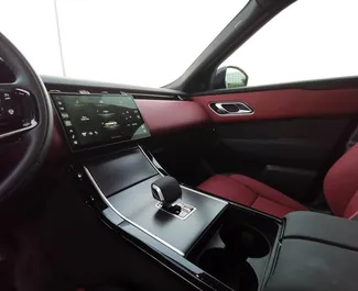 Land Rover Range Rover Velar 2024 zur Miete verfügbar in Dubai, mit Kilometerbegrenzung unbegrenzte.