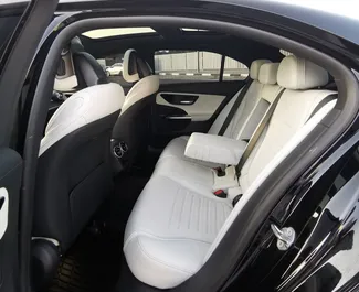 Benzin 4,0L Motor von Mercedes-Benz C300 Cabrio 2023 zur Miete in Dubai.