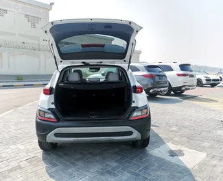 Frontansicht eines Mietwagens Hyundai Kona in Dubai, VAE ✓ Auto Nr.13594. ✓ Automatisch TM ✓ 0 Bewertungen.