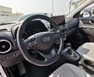 Benzin 2,0L Motor von Hyundai Kona 2023 zur Miete in Dubai.