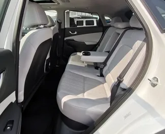 Vermietung Hyundai Kona. Komfort, Crossover Fahrzeug zur Miete in VAE ✓ Kaution Einzahlung von 2500 AED ✓ Versicherungsoptionen KFZ-HV.
