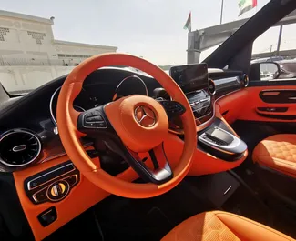 Mercedes-Benz Viano 2023 zur Miete verfügbar in Dubai, mit Kilometerbegrenzung unbegrenzte.