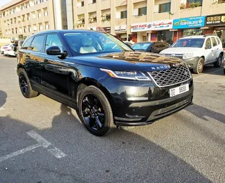 Frontansicht eines Mietwagens Land Rover Range Rover Velar in Dubai, VAE ✓ Auto Nr.13634. ✓ Automatisch TM ✓ 0 Bewertungen.