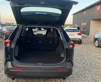 Toyota Rav4 2020 zur Miete verfügbar in Kutaisi, mit Kilometerbegrenzung unbegrenzte.
