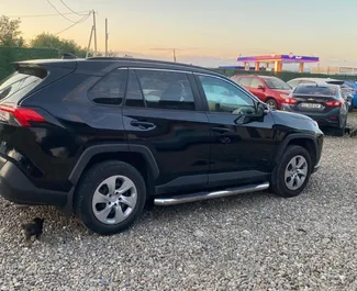 Vermietung Toyota Rav4. Komfort, SUV, Crossover Fahrzeug zur Miete in Georgien ✓ Kaution Einzahlung von 300 GEL ✓ Versicherungsoptionen KFZ-HV, TKV, VKV Plus, Ausland.