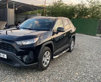 Frontansicht eines Mietwagens Toyota Rav4 in Kutaisi, Georgien ✓ Auto Nr.13966. ✓ Automatisch TM ✓ 0 Bewertungen.
