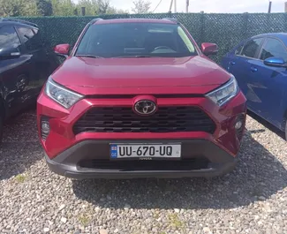 Vermietung Toyota Rav4. Komfort, SUV, Crossover Fahrzeug zur Miete in Georgien ✓ Kaution Einzahlung von 300 GEL ✓ Versicherungsoptionen KFZ-HV, TKV, VKV Plus, Ausland.