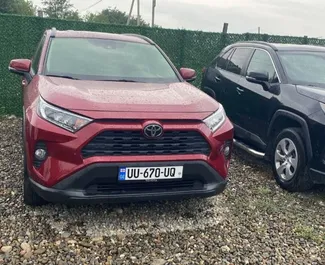 Frontansicht eines Mietwagens Toyota Rav4 in Kutaisi, Georgien ✓ Auto Nr.13965. ✓ Automatisch TM ✓ 0 Bewertungen.