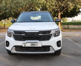 Frontansicht eines Mietwagens Kia Seltos in Dubai, VAE ✓ Auto Nr.13598. ✓ Automatisch TM ✓ 0 Bewertungen.