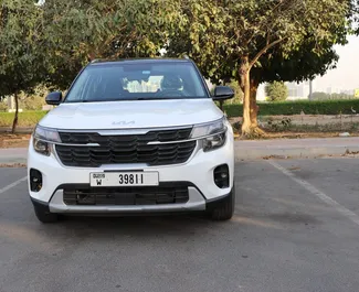 Mietwagen Kia Seltos 2024 in VAE, mit Benzin-Kraftstoff und 147 PS ➤ Ab 150 AED pro Tag.