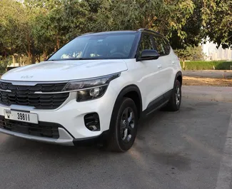 Vermietung Kia Seltos. Wirtschaft, Komfort, Crossover Fahrzeug zur Miete in VAE ✓ Kaution Einzahlung von 2500 AED ✓ Versicherungsoptionen KFZ-HV.
