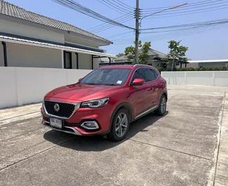 Frontansicht eines Mietwagens MG HS am Flughafen Phuket, Thailand ✓ Auto Nr.14033. ✓ Automatisch TM ✓ 0 Bewertungen.