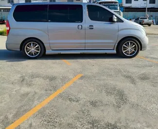 Vermietung Hyundai H1. Komfort, Crossover, Minivan Fahrzeug zur Miete in Thailand ✓ Kaution Einzahlung von 20000 THB ✓ Versicherungsoptionen KFZ-HV, TKV, VKV Plus, Junge.