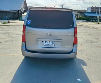 Hyundai H1 2017 zur Miete verfügbar am Flughafen Bangkok Suvarnabhumi, mit Kilometerbegrenzung unbegrenzte.