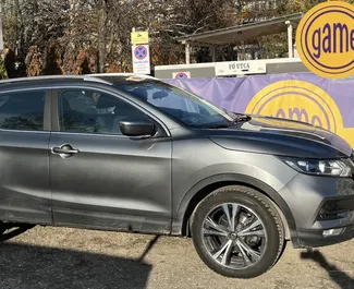 Frontansicht eines Mietwagens Nissan Qashqai in Budapest, Ungarn ✓ Auto Nr.5066. ✓ Automatisch TM ✓ 2 Bewertungen.