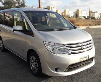 Frontansicht eines Mietwagens Nissan Serena in Paphos, Zypern ✓ Auto Nr.3172. ✓ Automatisch TM ✓ 0 Bewertungen.