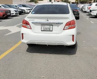 Frontansicht eines Mietwagens Mitsubishi Attrage in Dubai, VAE ✓ Auto Nr.13926. ✓ Automatisch TM ✓ 0 Bewertungen.
