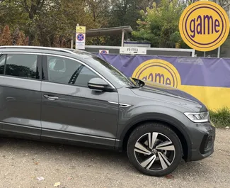Frontansicht eines Mietwagens Volkswagen T-Roc in Budapest, Ungarn ✓ Auto Nr.4762. ✓ Automatisch TM ✓ 5 Bewertungen.