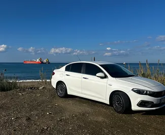 Mietwagen Fiat Egea 2023 in der Türkei, mit Benzin-Kraftstoff und 90 PS ➤ Ab 31 USD pro Tag.