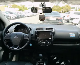 Vermietung Mitsubishi Attrage. Wirtschaft Fahrzeug zur Miete in VAE ✓ Kaution Einzahlung von 500 AED ✓ Versicherungsoptionen KFZ-HV, VKV Plus, Diebstahlschutz.