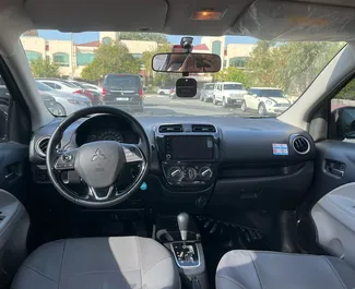 Frontansicht eines Mietwagens Mitsubishi Attrage in Dubai, VAE ✓ Auto Nr.11619. ✓ Automatisch TM ✓ 0 Bewertungen.