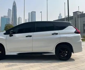 Frontansicht eines Mietwagens Mitsubishi Xpander in Dubai, VAE ✓ Auto Nr.13985. ✓ Automatisch TM ✓ 0 Bewertungen.