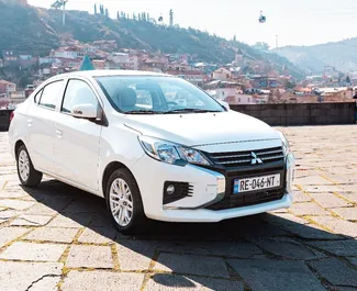 Frontansicht eines Mietwagens Mitsubishi Attrage in Tiflis, Georgien ✓ Auto Nr.13650. ✓ Automatisch TM ✓ 0 Bewertungen.