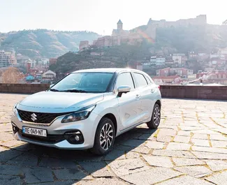 Frontansicht eines Mietwagens Suzuki Baleno in Tiflis, Georgien ✓ Auto Nr.13647. ✓ Automatisch TM ✓ 0 Bewertungen.