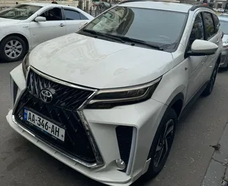 Vermietung Toyota Rush. Komfort, Crossover, Minivan Fahrzeug zur Miete in Georgien ✓ Kaution Keine Kaution ✓ Versicherungsoptionen KFZ-HV, VKV Plus, VKV Komplett, Insassen.