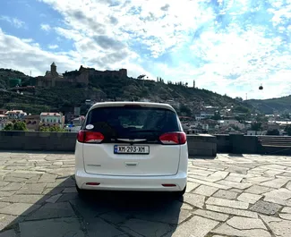 Benzin 3,6L Motor von Chrysler Voyager 2023 zur Miete in Tiflis.