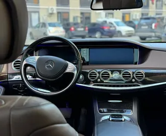 Vermietung Mercedes-Benz S500. Premium, Luxus Fahrzeug zur Miete in Georgien ✓ Kaution Einzahlung von 500 GEL ✓ Versicherungsoptionen KFZ-HV, VKV Plus, VKV Komplett, Insassen.