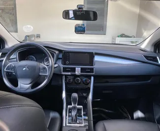 Frontansicht eines Mietwagens Mitsubishi Xpander in Dubai, VAE ✓ Auto Nr.13988. ✓ Automatisch TM ✓ 0 Bewertungen.