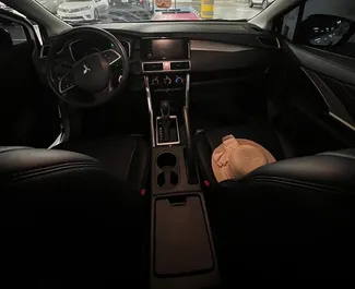 Frontansicht eines Mietwagens Mitsubishi Xpander in Dubai, VAE ✓ Auto Nr.13993. ✓ Automatisch TM ✓ 0 Bewertungen.
