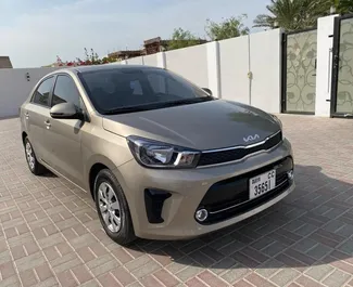 Benzin L Motor von Kia Pegas 2025 zur Miete in Dubai.