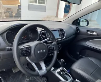 Vermietung Kia Pegas. Wirtschaft Fahrzeug zur Miete in VAE ✓ Kaution Einzahlung von 500 AED ✓ Versicherungsoptionen KFZ-HV.