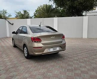 Frontansicht eines Mietwagens Kia Pegas in Dubai, VAE ✓ Auto Nr.14007. ✓ Automatisch TM ✓ 0 Bewertungen.