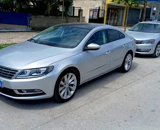 Frontansicht eines Mietwagens Volkswagen Passat-CC in Tirana, Albanien ✓ Auto Nr.13646. ✓ Automatisch TM ✓ 0 Bewertungen.
