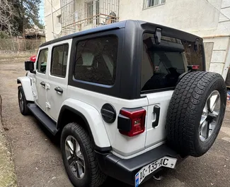 Mietwagen Jeep Wrangler Sahara 2021 in Georgien, mit Benzin-Kraftstoff und 270 PS ➤ Ab 239 GEL pro Tag.