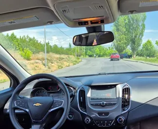 Vermietung Chevrolet Cruze. Komfort Fahrzeug zur Miete in Armenien ✓ Kaution Einzahlung von 300 USD ✓ Versicherungsoptionen KFZ-HV, TKV, VKV Komplett.