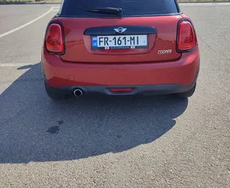 Mietwagen Mini Cooper S 2018 in Georgien, mit Benzin-Kraftstoff und 198 PS ➤ Ab 80 GEL pro Tag.