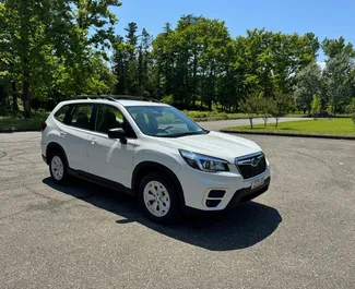Frontansicht eines Mietwagens Subaru Forester in Kutaisi, Georgien ✓ Auto Nr.14064. ✓ Automatisch TM ✓ 0 Bewertungen.