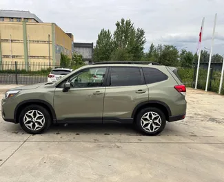 Innenraum von Subaru Forester zur Miete in Georgien. Ein großartiges 5-Sitzer Fahrzeug mit Automatisch Getriebe.