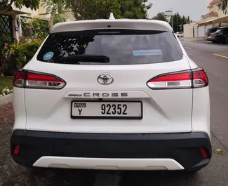 Frontansicht eines Mietwagens Toyota Corolla Cross in Dubai, VAE ✓ Auto Nr.13958. ✓ Automatisch TM ✓ 0 Bewertungen.