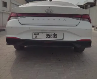 Frontansicht eines Mietwagens Hyundai Elantra in Dubai, VAE ✓ Auto Nr.13941. ✓ Automatisch TM ✓ 0 Bewertungen.