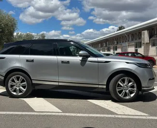 Frontansicht eines Mietwagens Land Rover Range Rover Velar in Alicante, Spanien ✓ Auto Nr.13641. ✓ Automatisch TM ✓ 0 Bewertungen.
