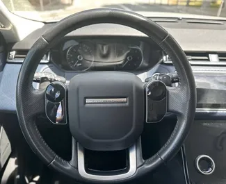 Land Rover Range Rover Velar 2021 mit Antriebssystem Frontantrieb, verfügbar in Alicante.
