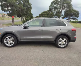 Benzin 3,6L Motor von Porsche Cayenne 2018 zur Miete in Tiflis.